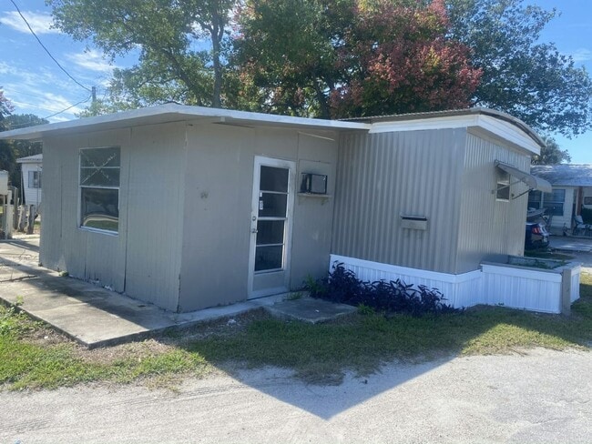 Building Photo - 19 Circle Dr