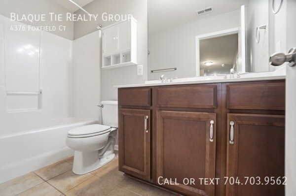 Building Photo - 4376 Foxfield Ct