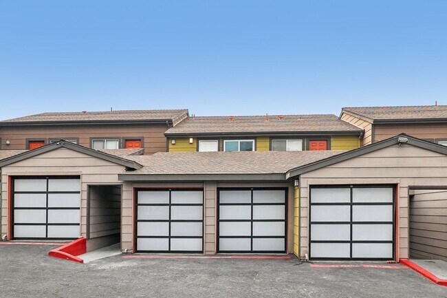 Building Photo - 2065 Poplar Rd
