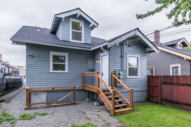 Building Photo - 3737 Tacoma Ave S