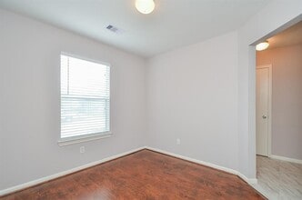 Building Photo - 12039 Madison Oak St