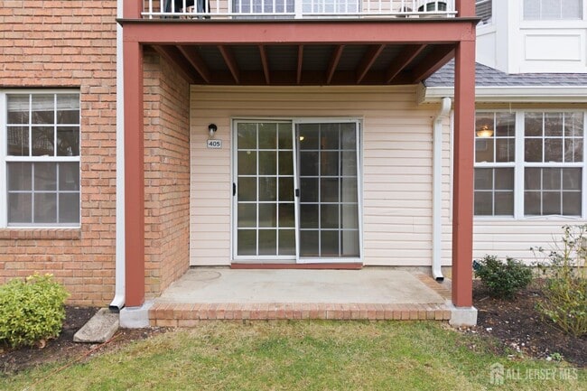 Building Photo - 405 Plymouth Rd