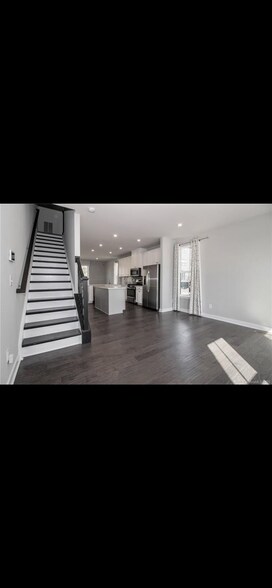 Building Photo - 458 W Tremont Ave
