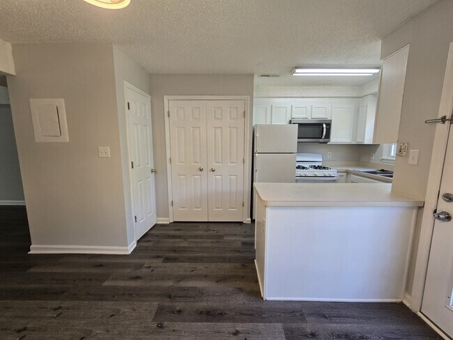 Building Photo - 4812 Blue Bird Ct
