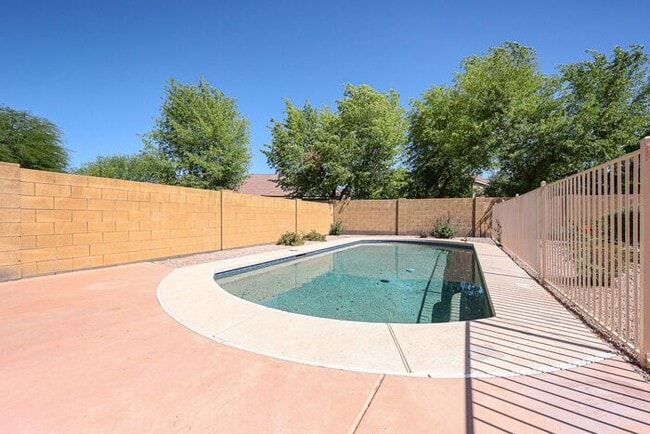 Building Photo - Introducing a stunning 4-bedroom, 2.5-bath...
