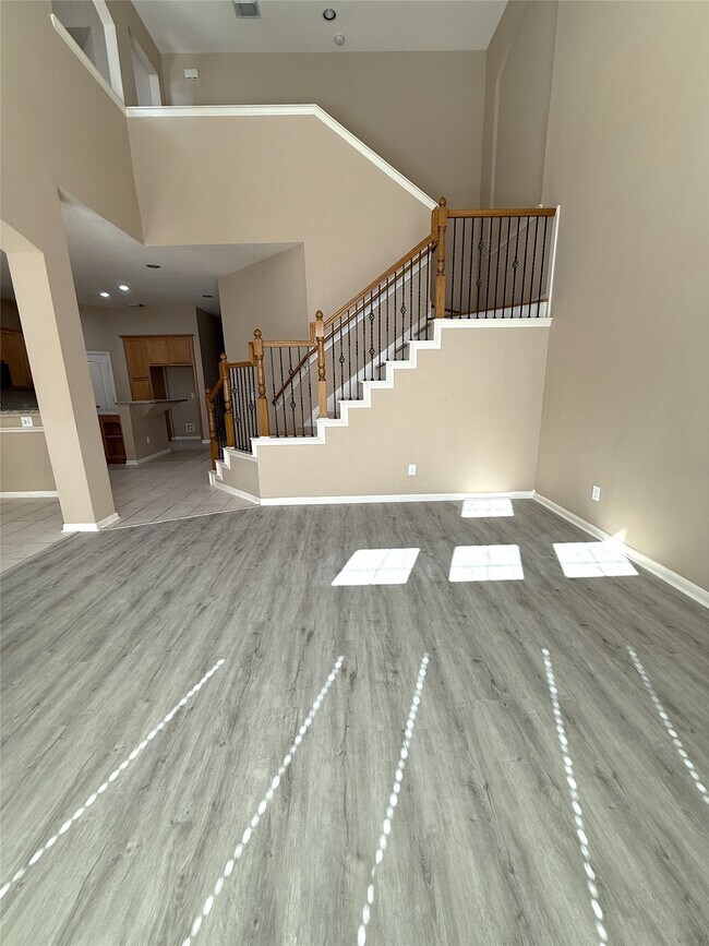 Building Photo - 3305 Knollcrest Ln