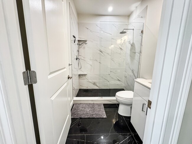 Building Photo - 40 Waverly St