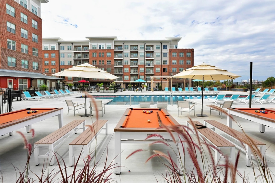 Interior Photo - Artisan Hill