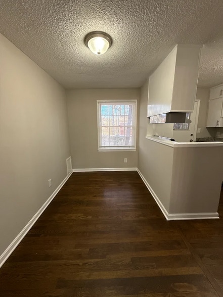 Building Photo - 135 E Hill St