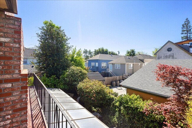 Building Photo - 2118 Alameda Ave