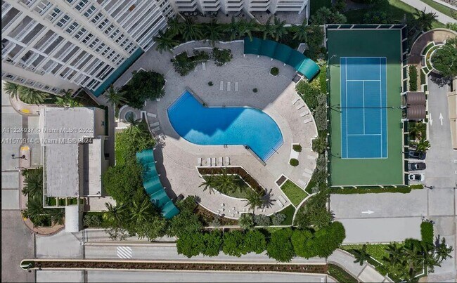 Building Photo - 888 Brickell Key Dr