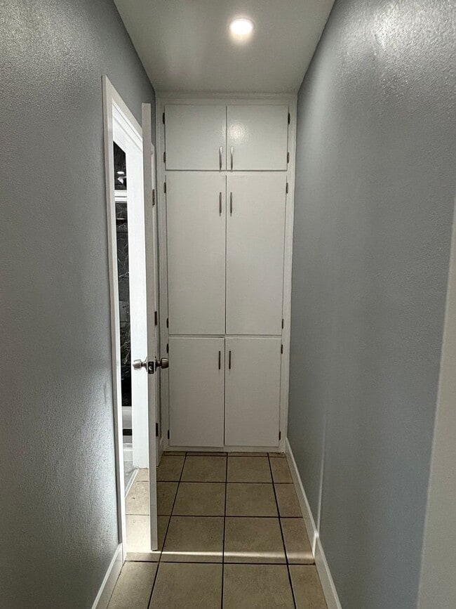 Building Photo - 8933 Elizabeth Ave