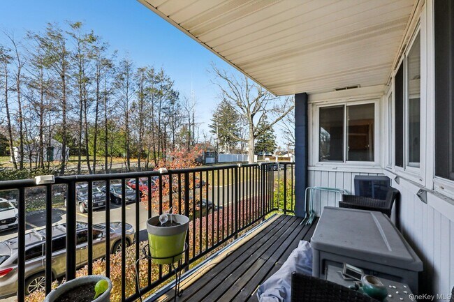 Building Photo - 4 Wyndover Woods Ln