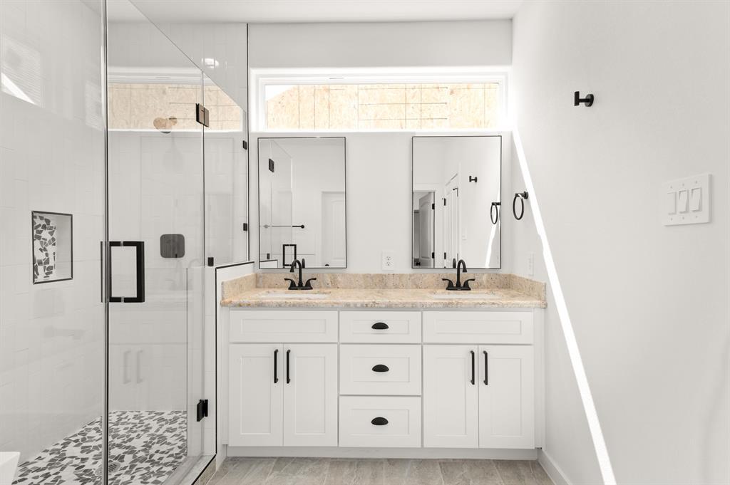 Primary Bathroom - 4705 Idaho St