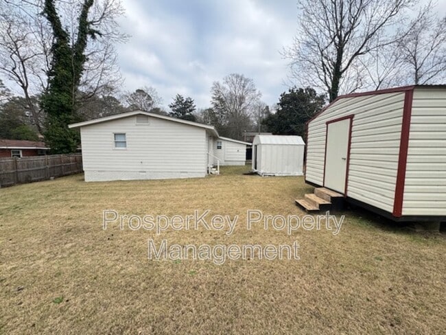 Building Photo - 323 Tennant Ave