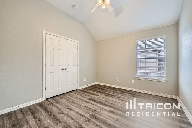 Building Photo - 2785 Greenway Dr
