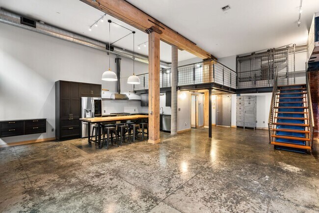 Building Photo - 1016 W Railroad Alley