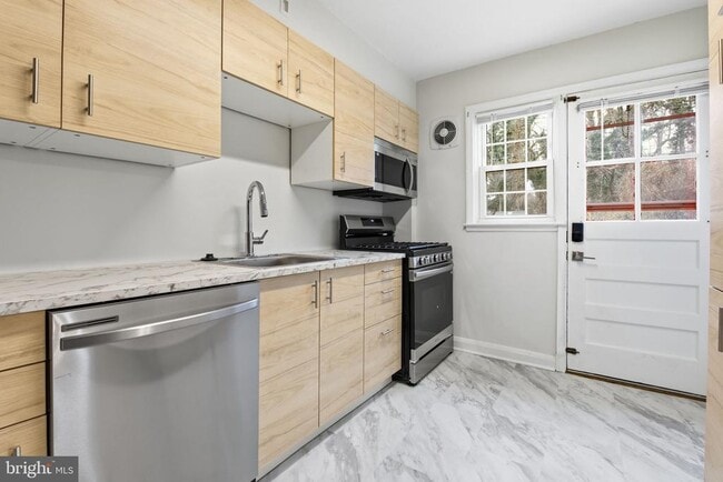 Building Photo - 182 Cherrydell Rd