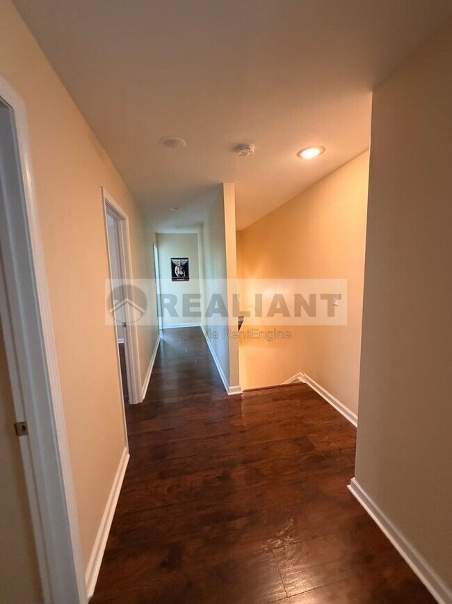 Building Photo - 438 Kenton St