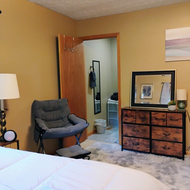 Building Photo - 116 Hidden Valley Dr