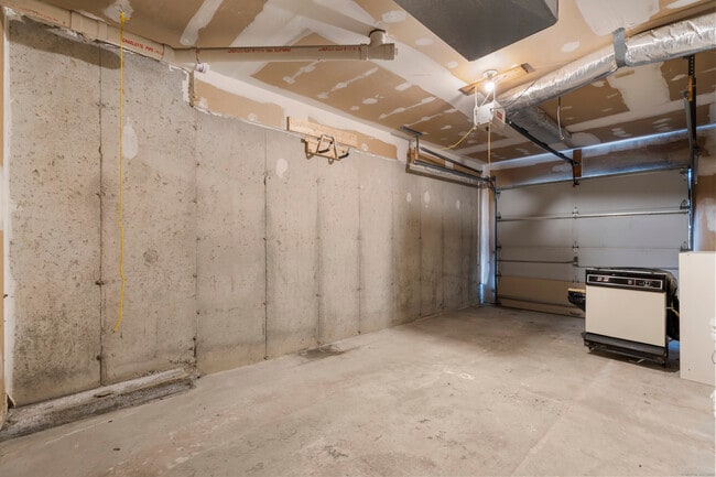 Building Photo - 233 Derby Ave