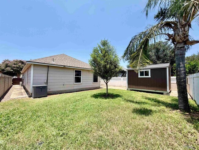 Building Photo - 11111 Revilla Dr