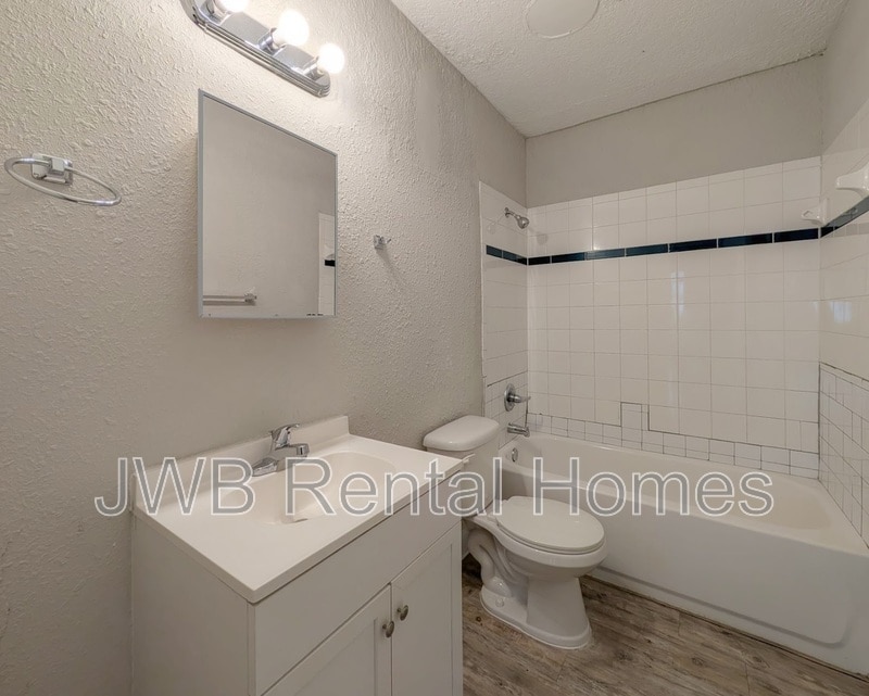 Building Photo - 3055 2nd St Cir