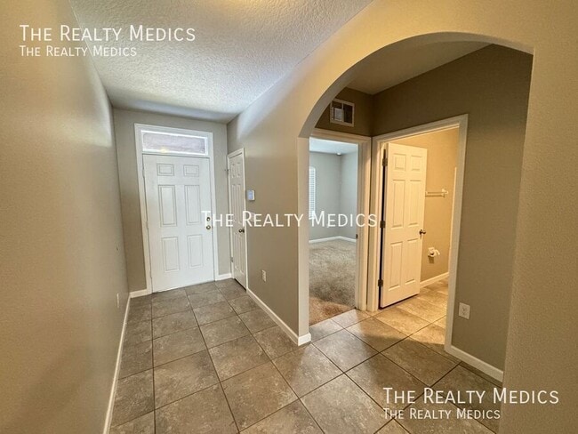 Building Photo - 1028 Salina St SE