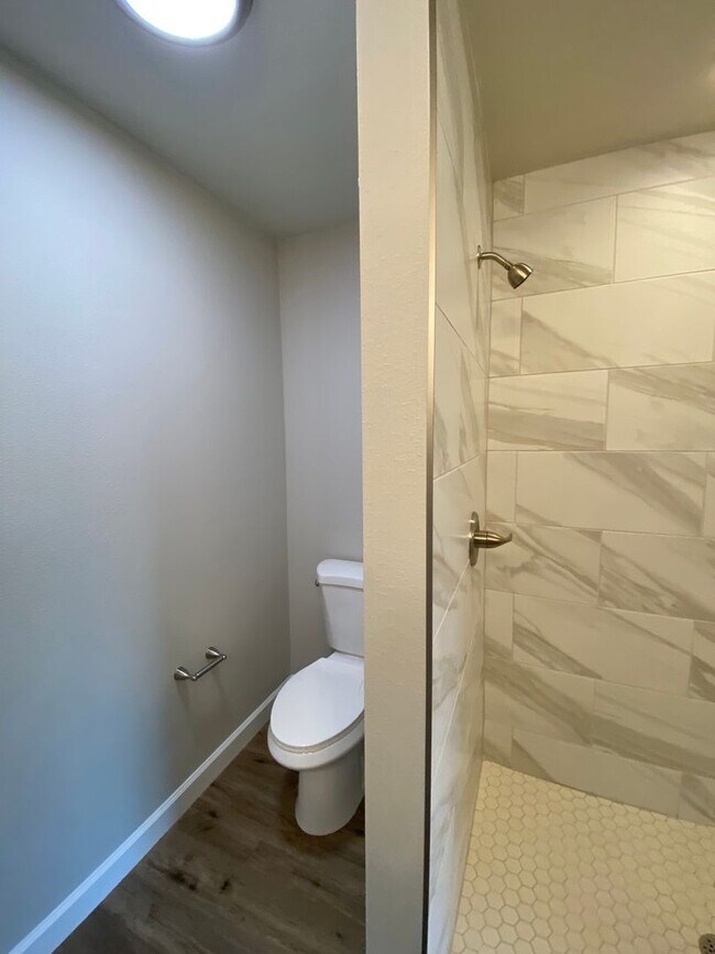 Building Photo - Custom Home - Desirable SE Belleview Neigh...