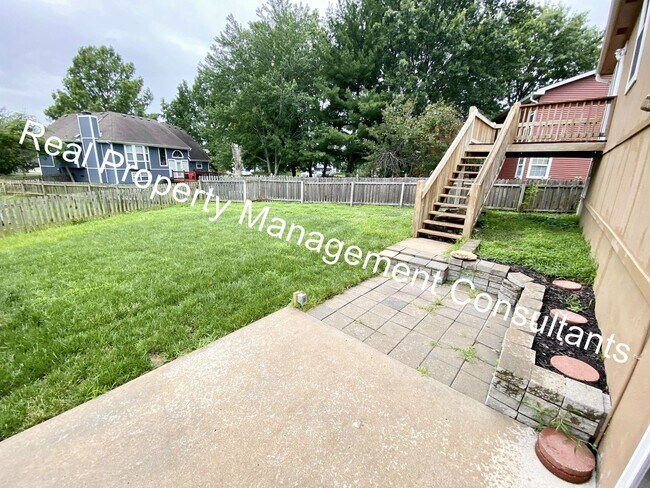 Building Photo - California Split-Level in Lee's Summit Sch...