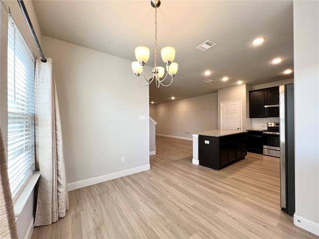 Building Photo - 5000-5002 Villas Dr