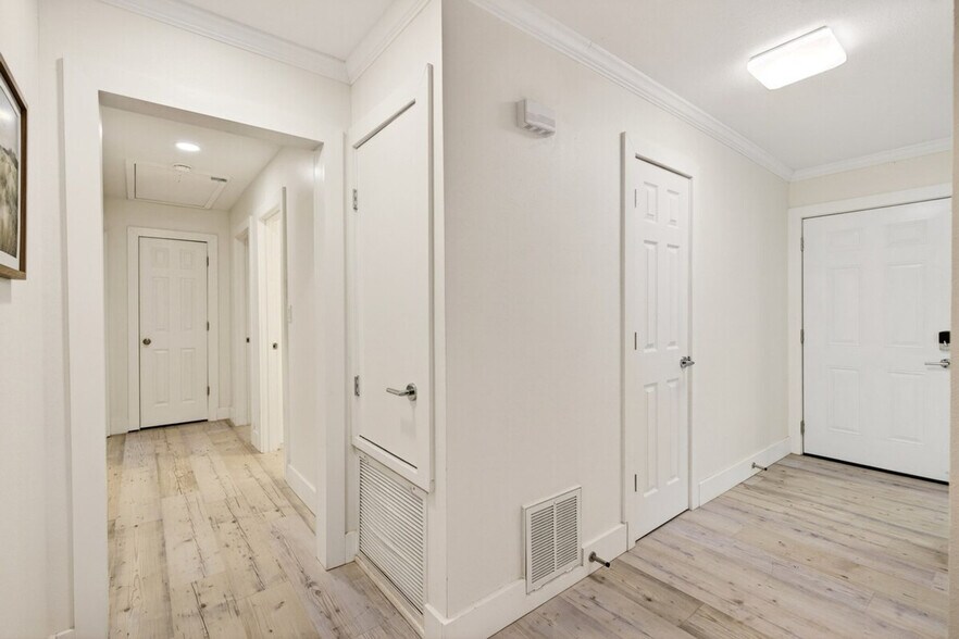 Building Photo - 203 Eleanor Ave