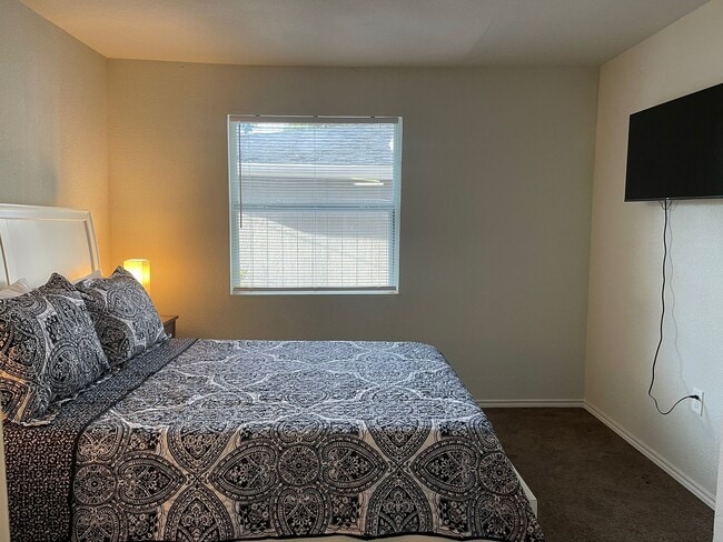 Building Photo - 2010 Caplin St