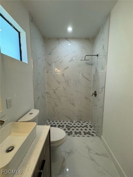 Building Photo - 306 NW 27th Ave