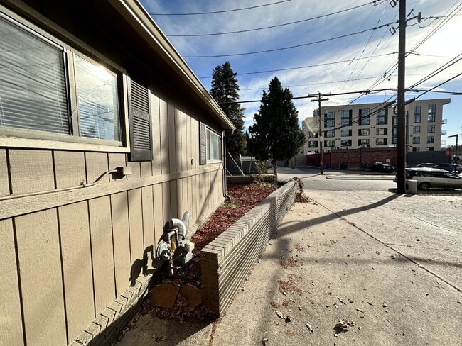 Building Photo - AVAILABLE JULY! Student Housing near DU Campus!