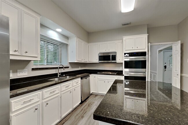 Building Photo - 719 Fernglade Dr