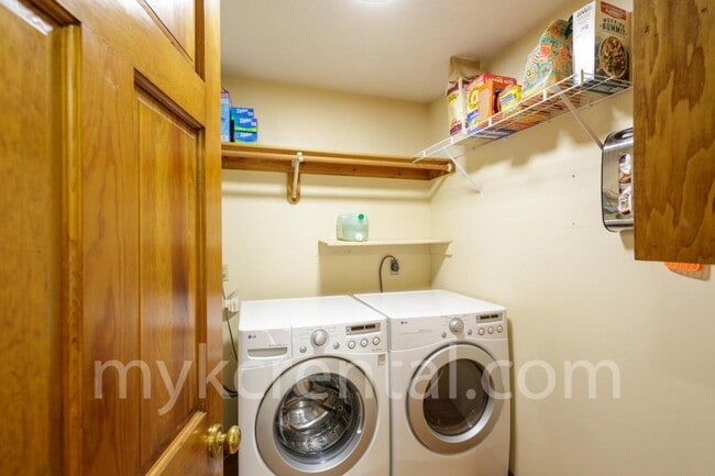 Building Photo - 2024 S Downing St