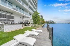 Building Photo - 9821 E Bay Harbor Dr