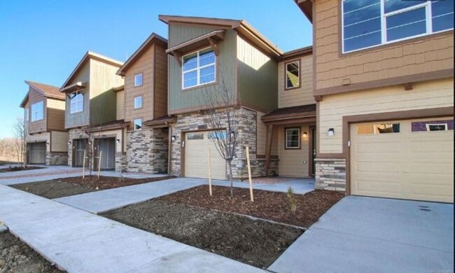 Primary Photo - Stunning Modern 2 bedroom Townhome!!!