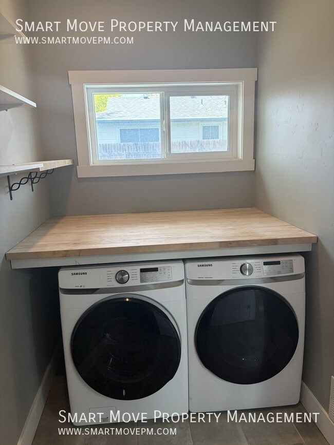 Building Photo - 2311 S Gekeler-