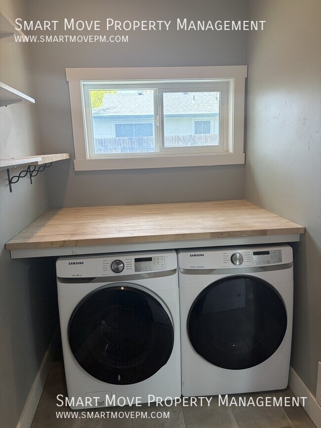 Building Photo - 2311 S Gekeler Ln