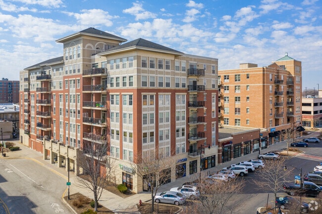 Building Photo - Metropolitan Square Condo