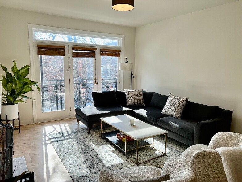 Building Photo - 2212 W Huron St