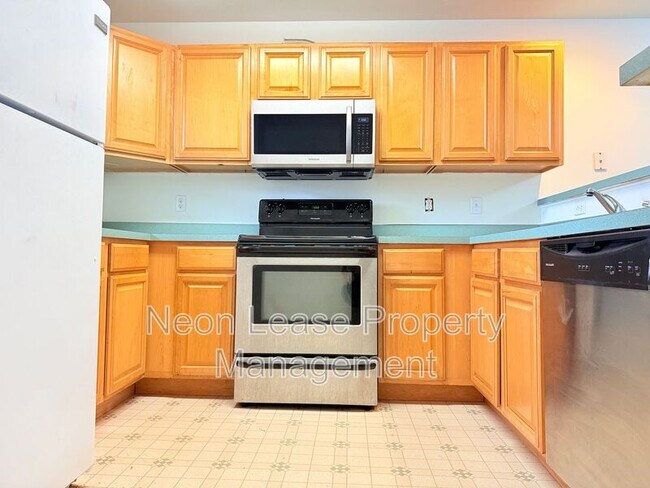 Building Photo - 17275 King Philip Way
