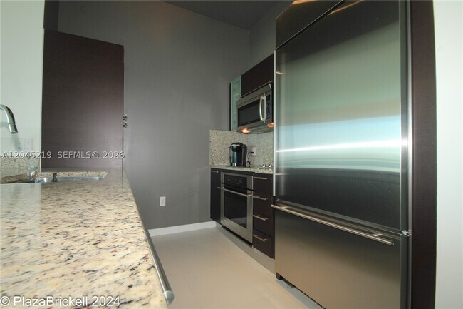 Building Photo - 950 Brickell Bay Dr