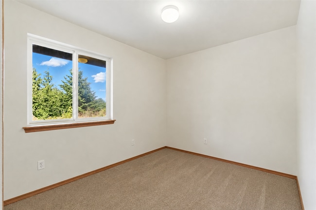 Building Photo - 470 E Rasor Rd