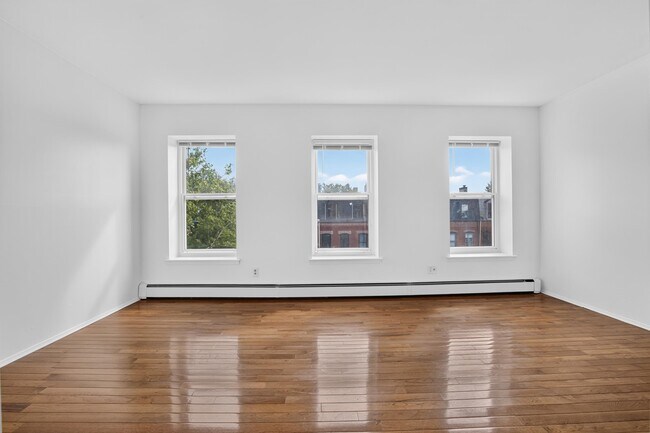 Building Photo - 540 Bramhall Ave