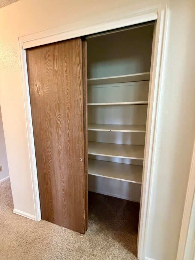 Building Photo - Main level two bedroom, one bathroom close to Greenway!