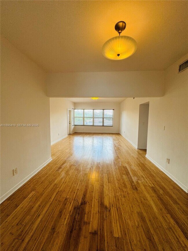 Building Photo - 1905 Calais Dr