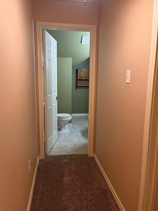 Building Photo - Gated Entry 5 bedroom, 3.5 Bath Home on 16...